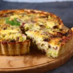 Quiche met prei, rode ui, champignons en belegen kaas, heerlijk recept