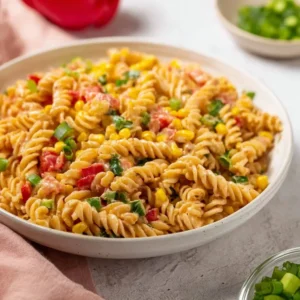Heerlijke Taco Pasta Salade met kleurrijke ingrediënten en toppings